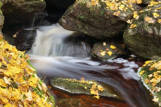 Kaskády pod Medvědími vodopády
