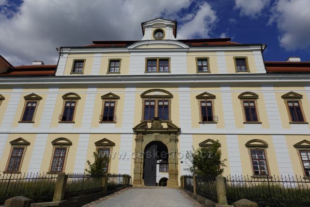 Zámek v Rychnově
nad Kněžnou Zámek v Rychnově
nad Kněžnou