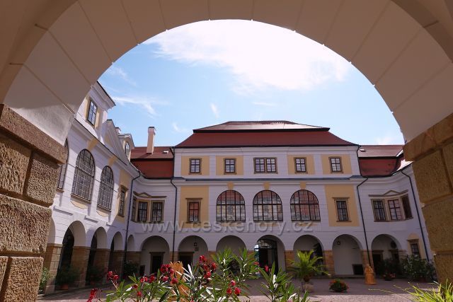 Zámek v Rychnově
nad Kněžnou Zámek v Rychnově
nad Kněžnou