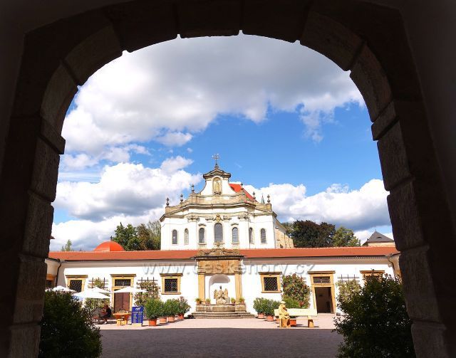 Zámek v Rychnově
nad Kněžnou Zámek v Rychnově
nad Kněžnou