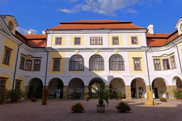 Zámek v Rychnově
nad Kněžnou Zámek v Rychnově
nad Kněžnou