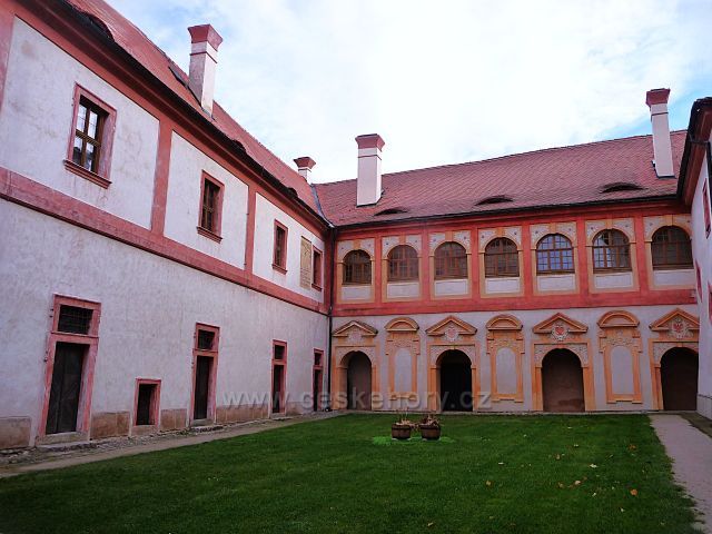 Zámek Nový Hrad 
v Jimlíně u Loun