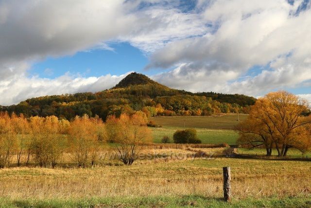 Výhled na Ronov od Blíževedel