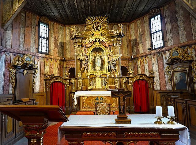 Hřbitovní kostelík Panny Marie v Broumově