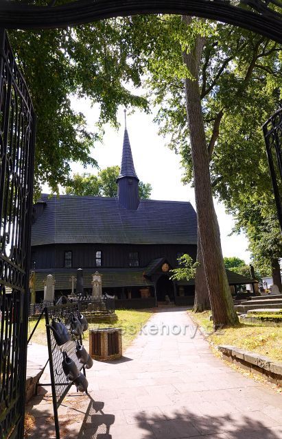 Hřbitovní kostelík Panny Marie v Broumově