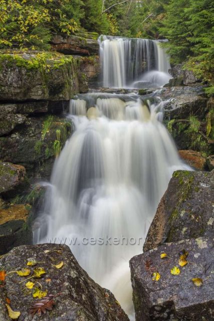 Krásný vodopád na říčce Jedlová v Josefově Dole.