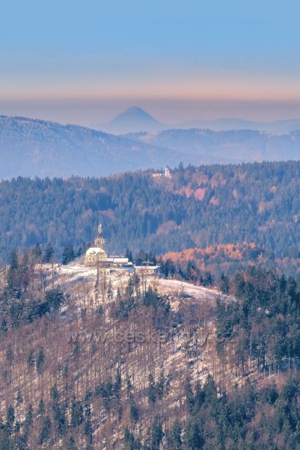 Pohled na Tanvaldský Špičák, Bramberk a Klíč.Vzdušnou čarou 60km foceno z Příchovic
