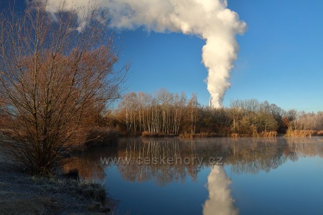 Kouř z elektrárny Ledvice