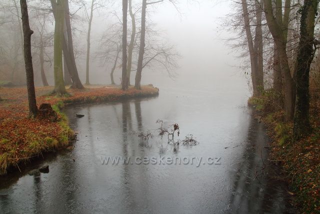 Zámecký rybník na červeném Hrádku