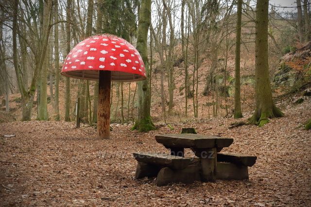 Altán Muchomůrka v lesoparku Debř