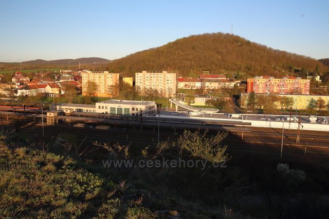 Výhled z Kostrlíku na nádraží a Chlum
