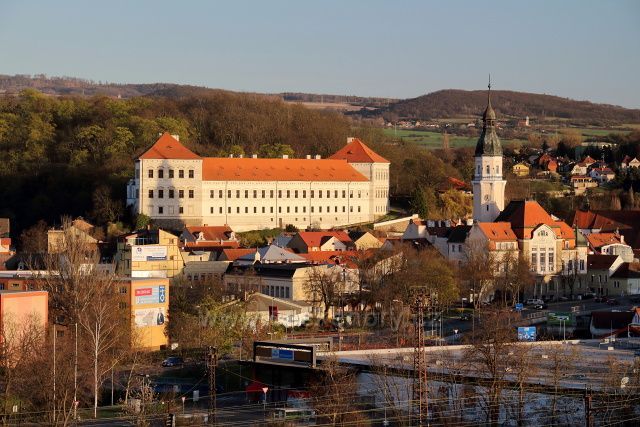 Bílinský zámek a radnice