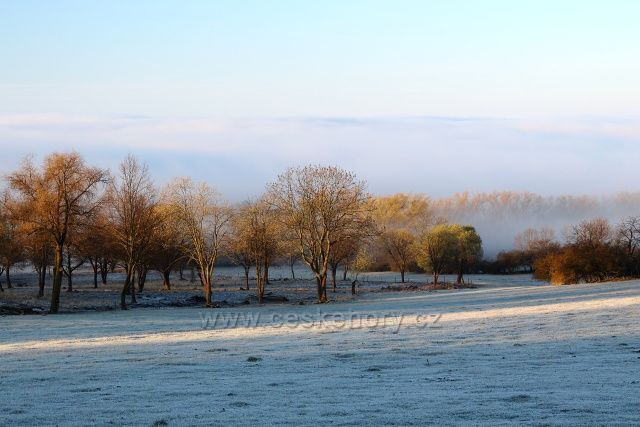 Mrazivé ráno nad Červeným Újezdem