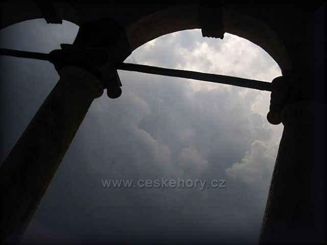 bouřka na náchodském zámku