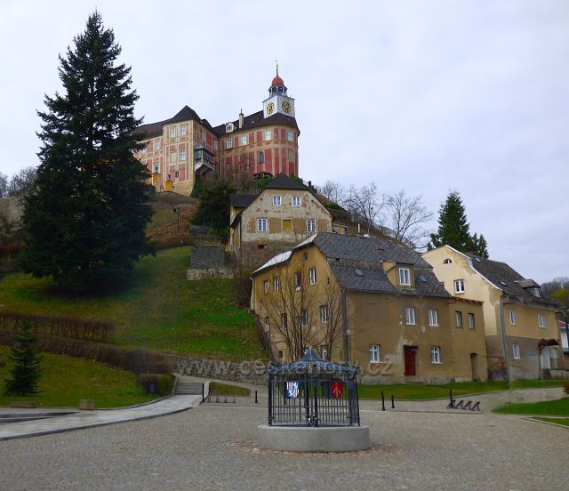 Jánský vrch - zámek,
Javorník