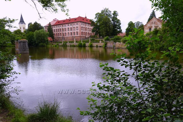 Okolo zámku v Libochovicích
