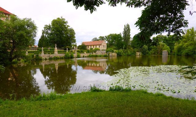 Okolo zámku v Libochovicích