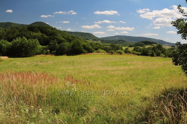 Výhled na Pařez, Štěpánovskou horu a Hradišťany
