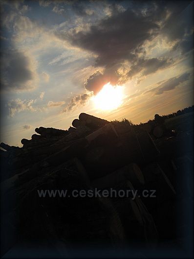 západ slunce v květnu