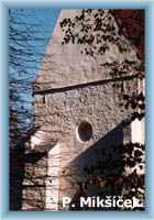 Detail hřbitovního kostela u Kašperských hor