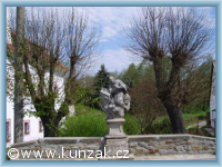 Kunžak - socha Sv. Jana Nepomuckého