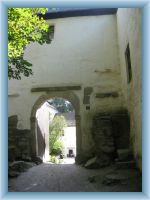 Roštejn - vstupní brána hradu